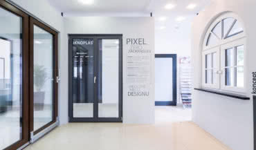 Grupa OKNOPLAST przeprowadza rebranding autorskich salonów na terenie całej Europy