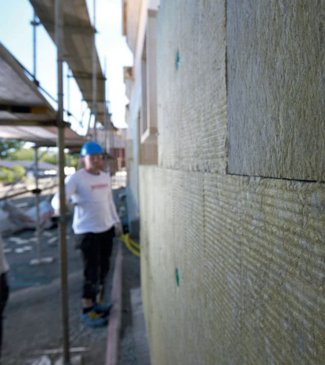 Wełna mineralna na ścianie 